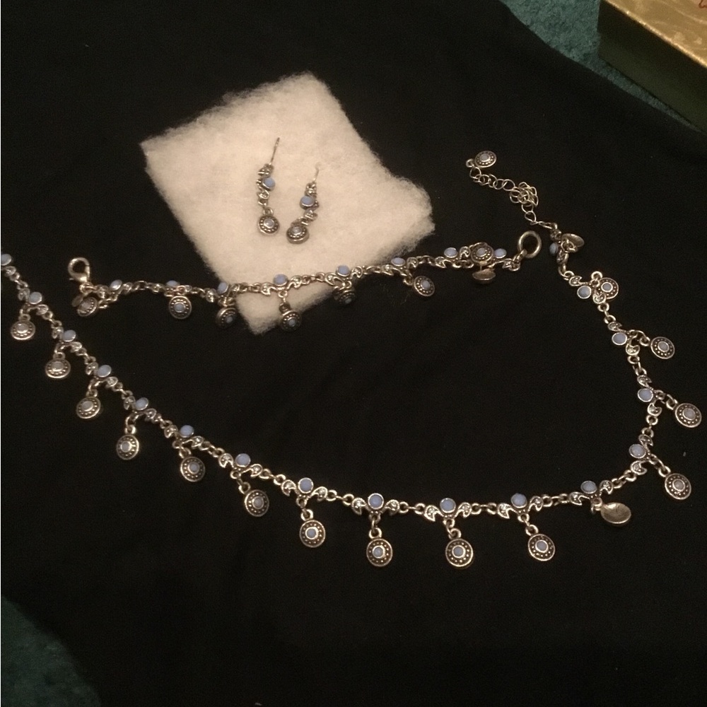 Neck bracelet with earrings